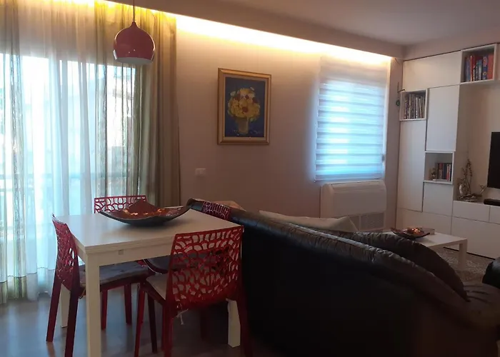 Lake View Apartment